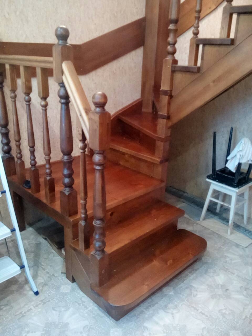 Лестница из массива дерева